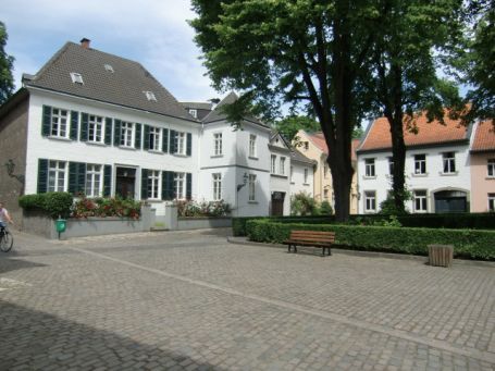 Kaiserswerth : Suitbertus-Stiftsplatz